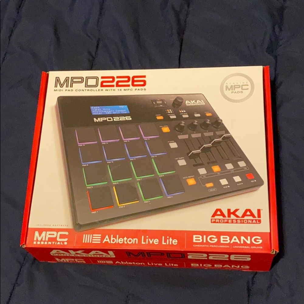 MPD226 MIDI Pad Controller with 16 MPC Pads.